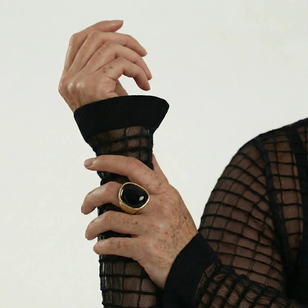 Anillo Eclipse Majestuoso — Carmen, Lucía & Rocío