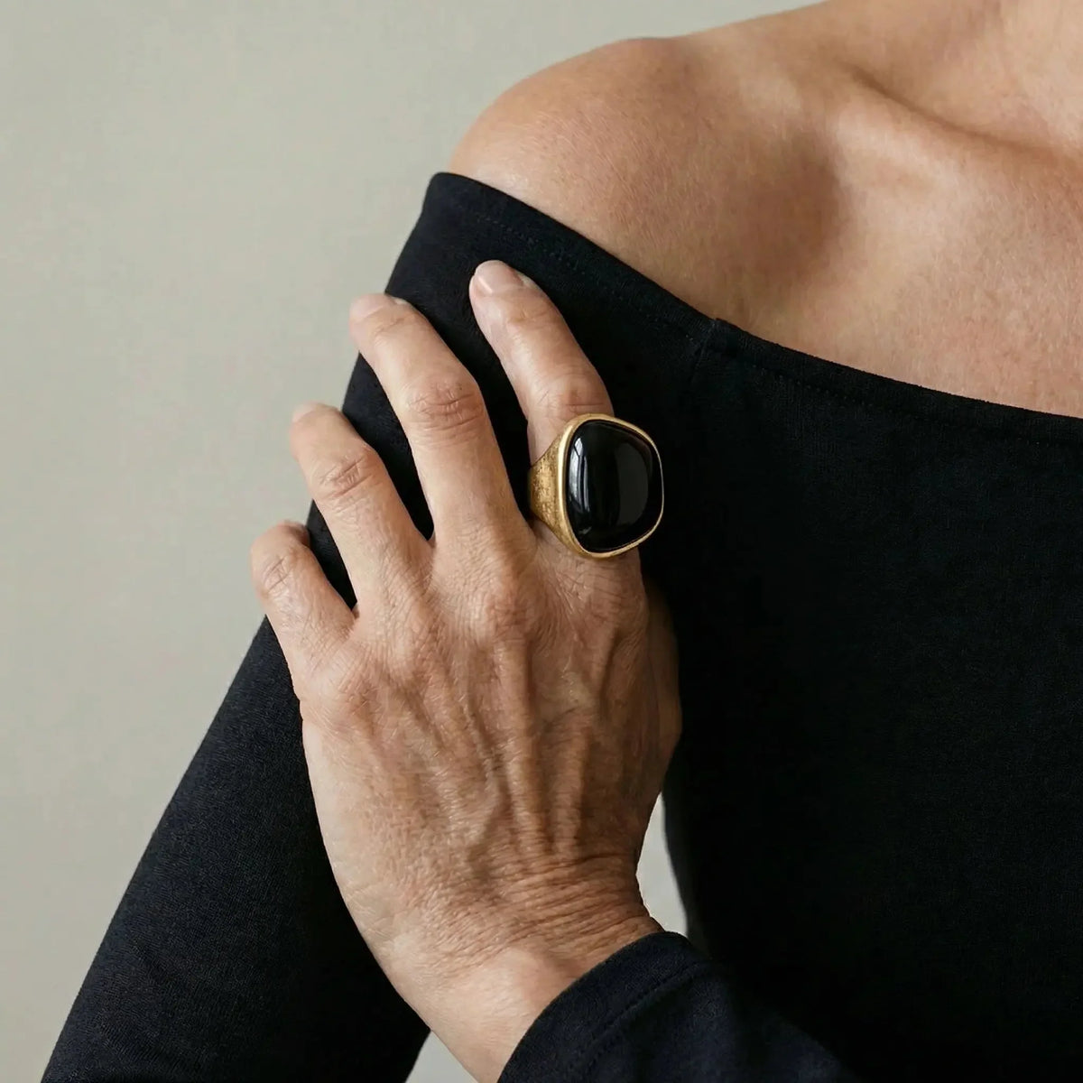 Anillo Eclipse Majestuoso — Carmen, Lucía & Rocío