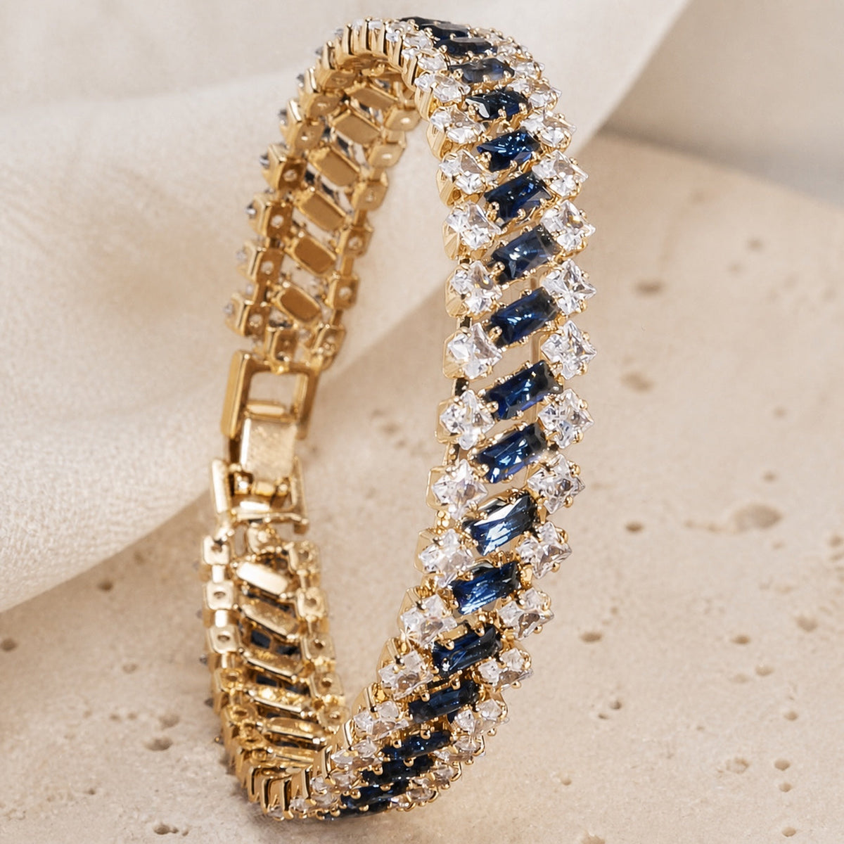 Pulsera geométrica Carolina con zafiros