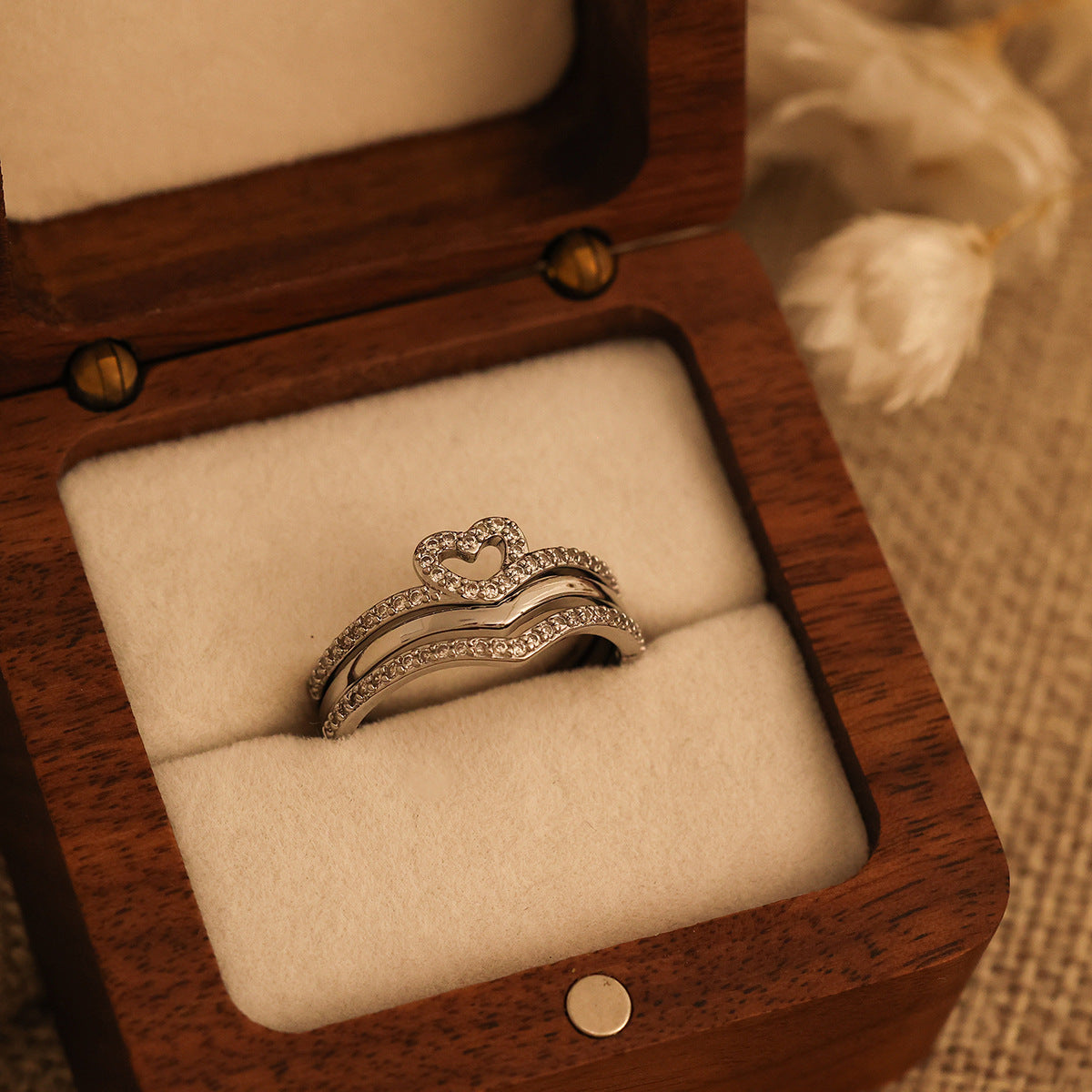 Anillos apilables Amor Brillante con hueso de la suerte — Carmen, Lucía & Rocío
