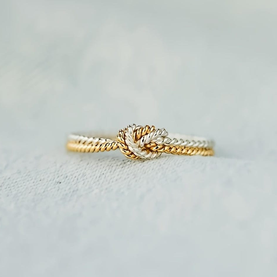 Anillo bicolor con nudo de amor