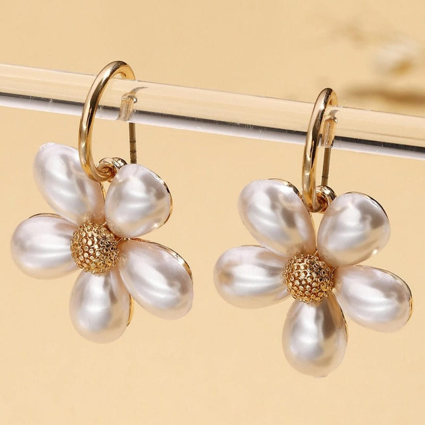 Pendientes margarita de perlas con pétalos