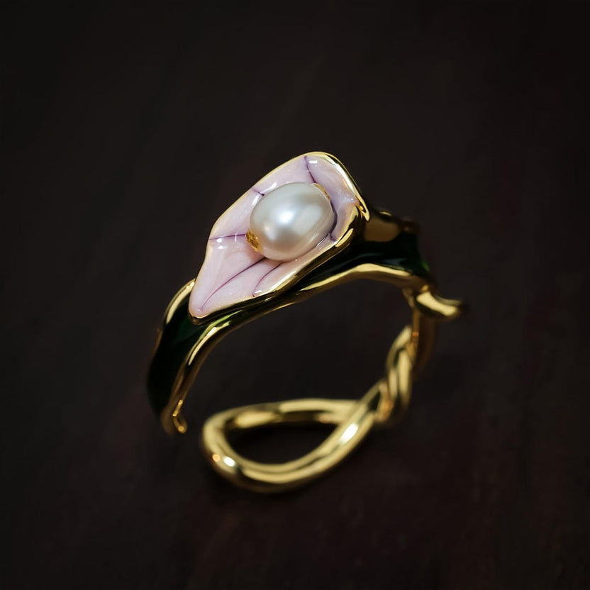 Anillo ajustable abierto de perla y pétalo trenzado