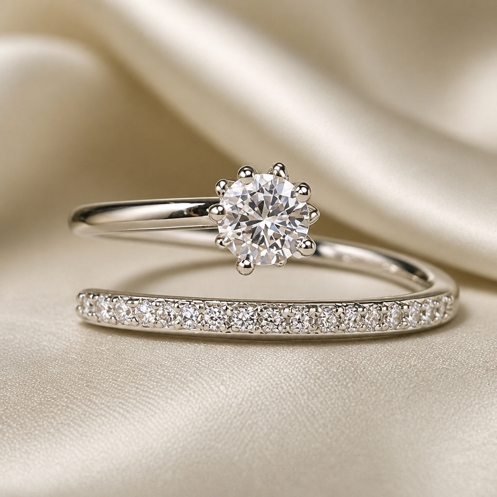 Anillo de oro blanco con circonita incrustada y brillo