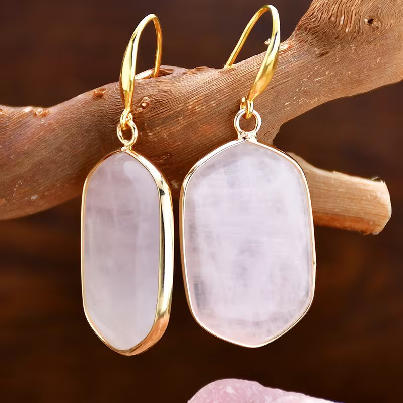 Pendientes minimalistas con colgante de cuarzo rosa – imagen 2