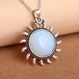 Collar de piedra de luna con forma de sol