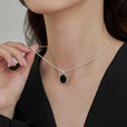 Collar elegante de óvalo negro en oro blanco – imagen 2