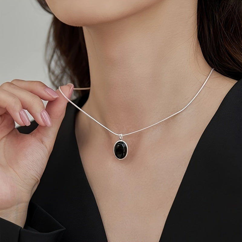 Collar elegante de óvalo negro en oro blanco – imagen 2