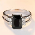 Anillo cuadrado radiante de circonita negra