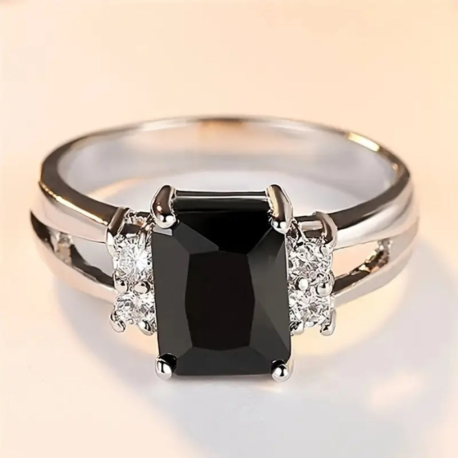 Anillo cuadrado radiante de circonita negra