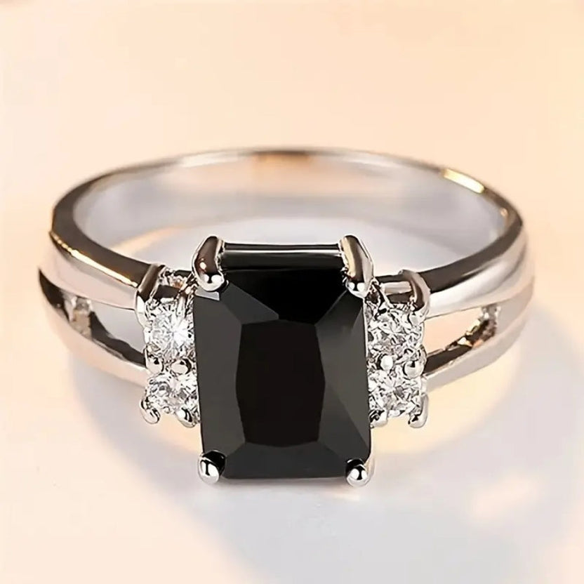Anillo cuadrado radiante de circonita negra