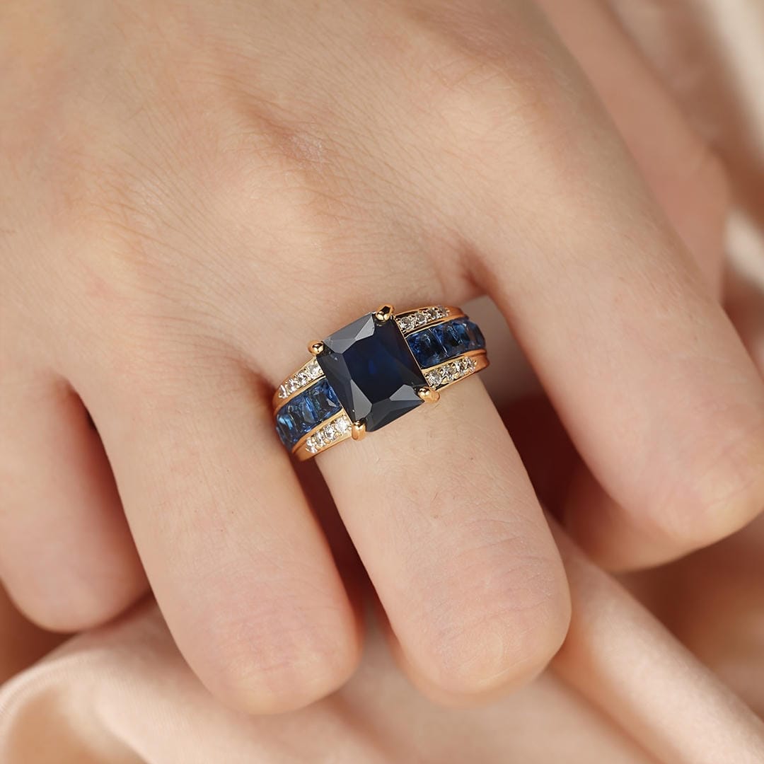 Anillo de gema Elegancia Real — Carmen, Lucía & Rocío