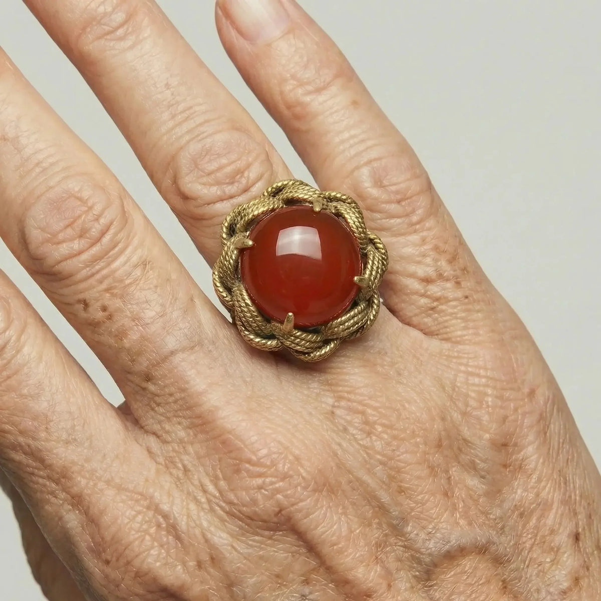 Anillo protagonista Musa de Fuego — Carmen, Lucía & Rocío