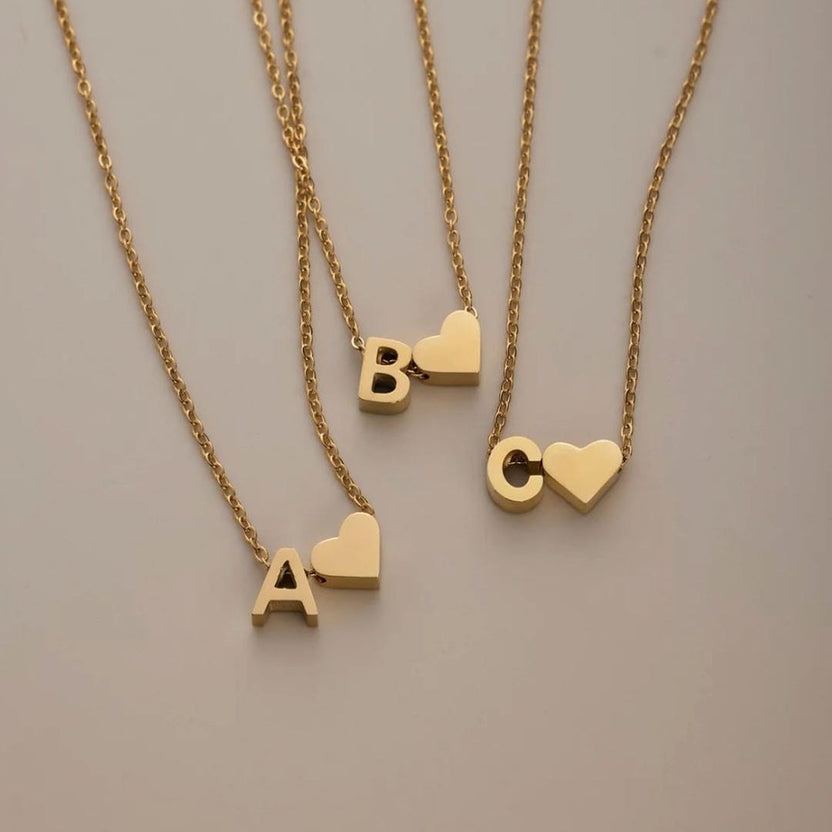 Collar con inicial y corazón de oro personalizado