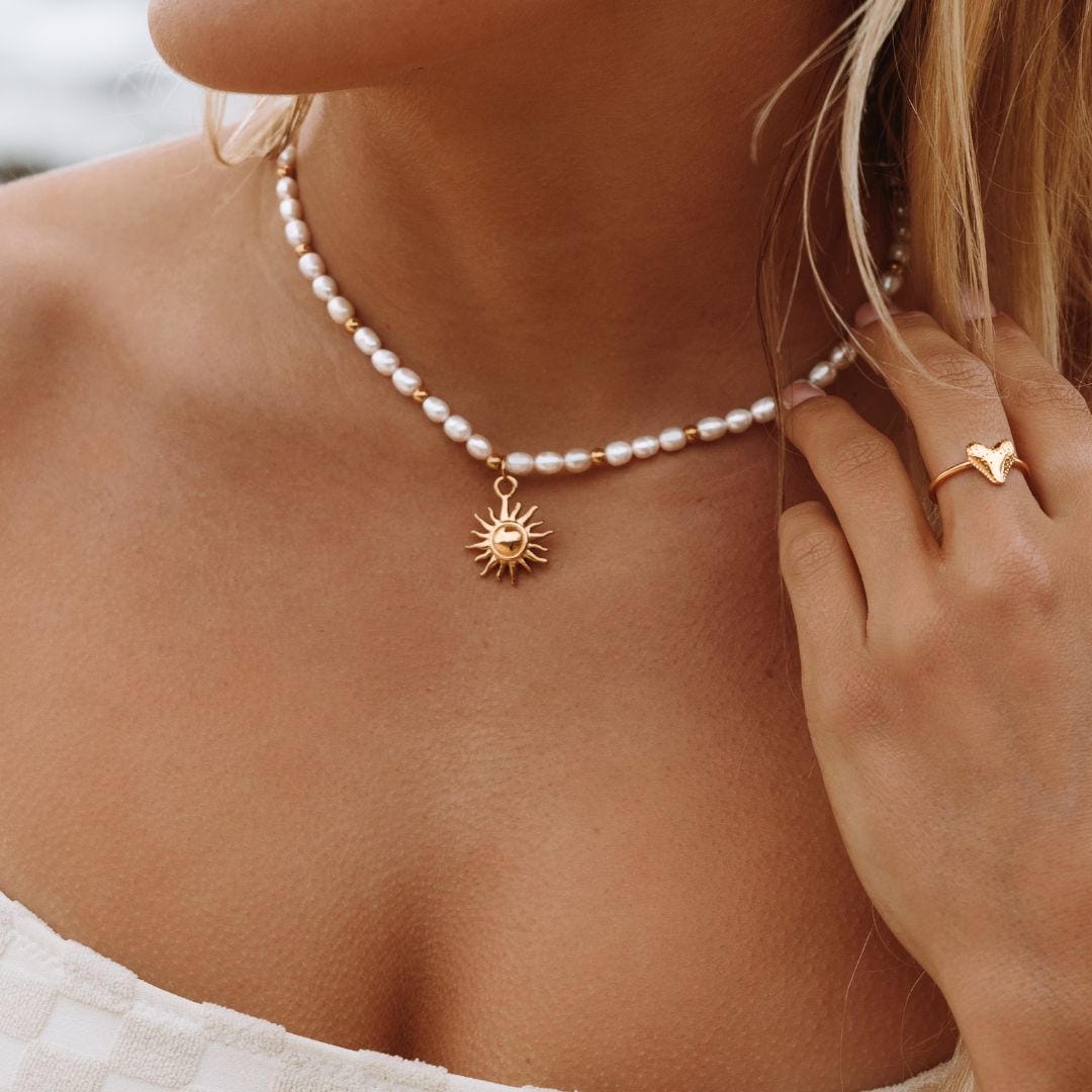 Collar dorado de perlas Sunlit – imagen 2