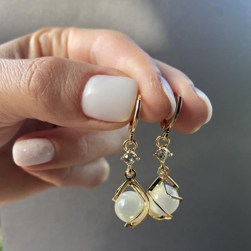 Pendientes largos de ópalo blanco