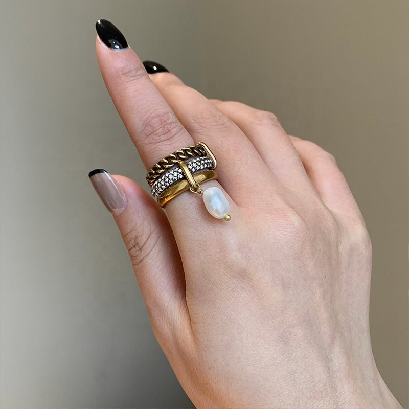 Anillo dorado con perla colgante – imagen 2