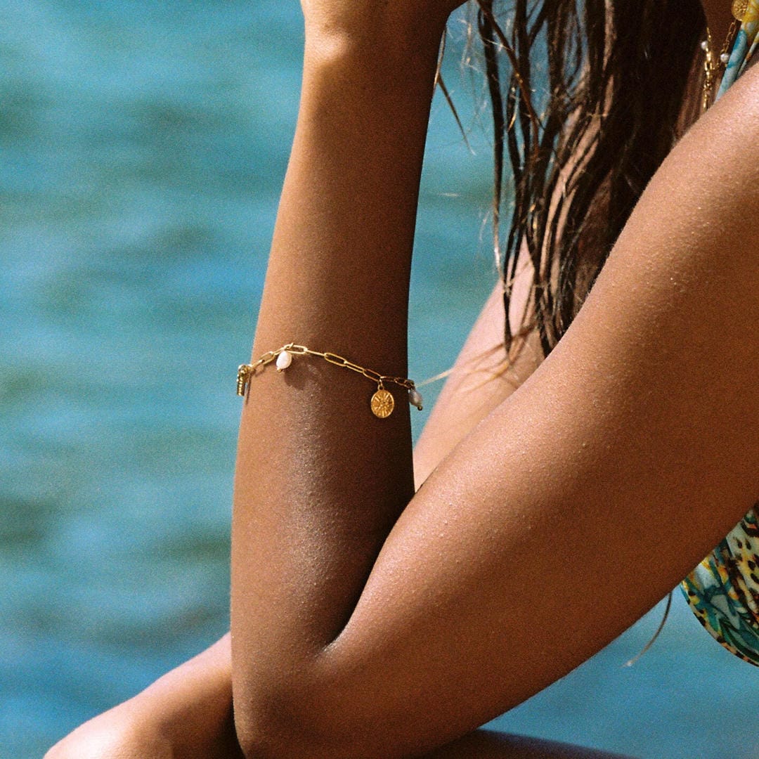 Pulsera radiante con sol dorado – imagen 3