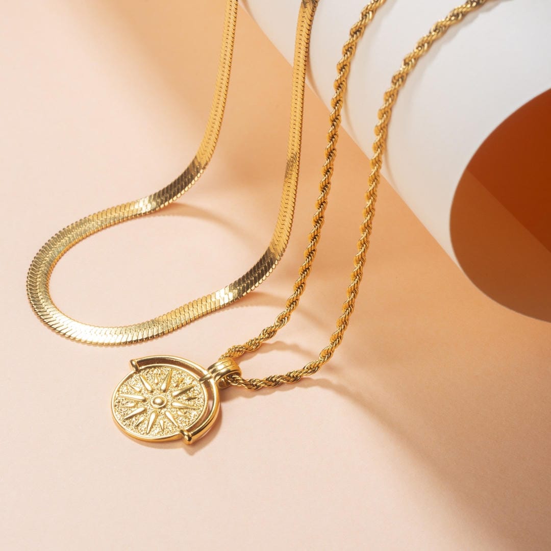 Set de collares en capas Resplandor dorado – imagen 3