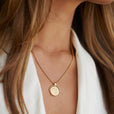 Collar con colgante de sol en plata o oro – imagen 2