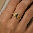 Anillo vintage de laurel con circonita llamativa – imagen 2