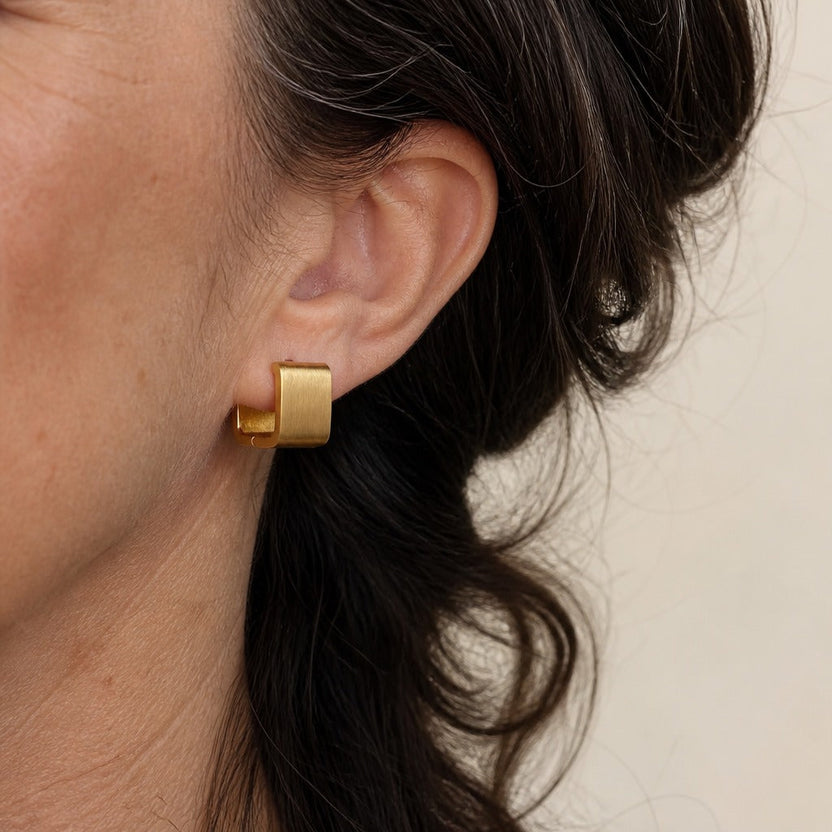 Pendientes curvos mate Elara