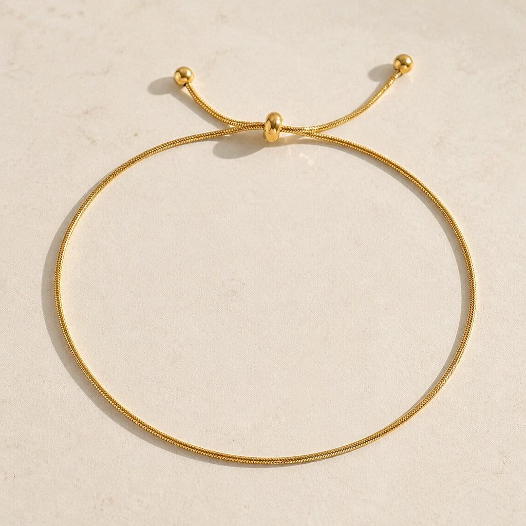 Tobillera minimalista de cadena dorada – imagen 2