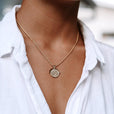 Collar con colgante de sol en plata o oro – imagen 3