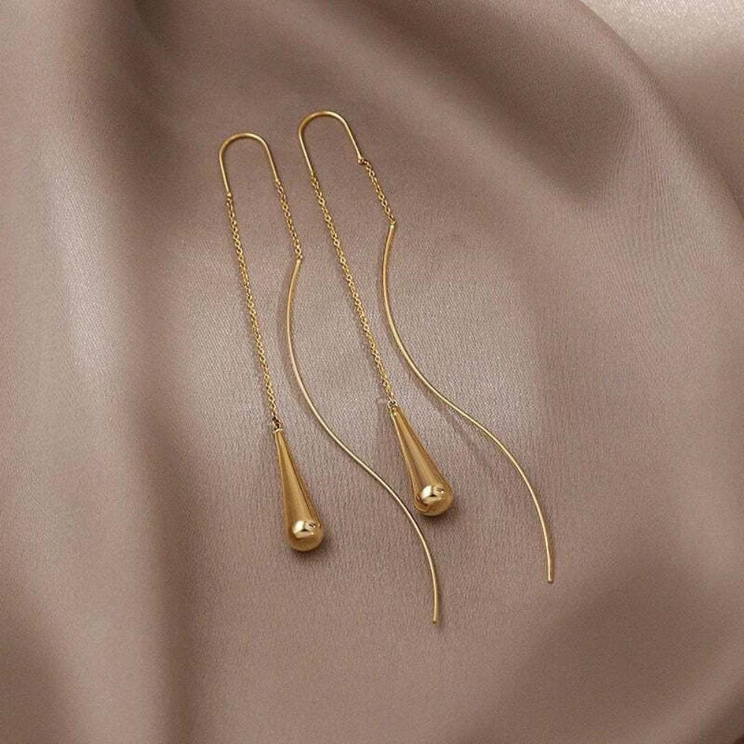 Pendientes dorados de borla en forma de gota
