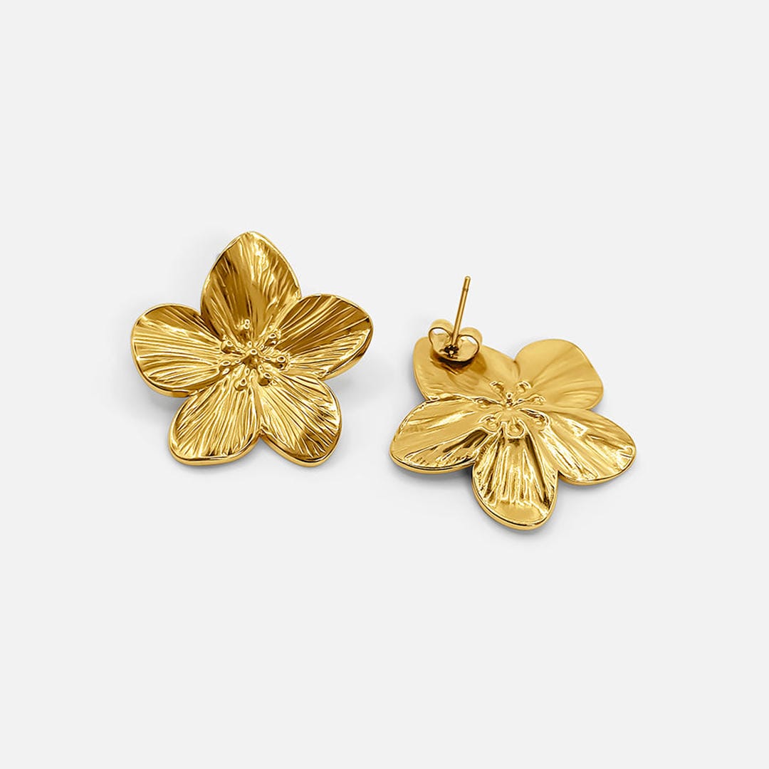 Pendientes florales dorados con estilo — Carmen, Lucía & Rocío