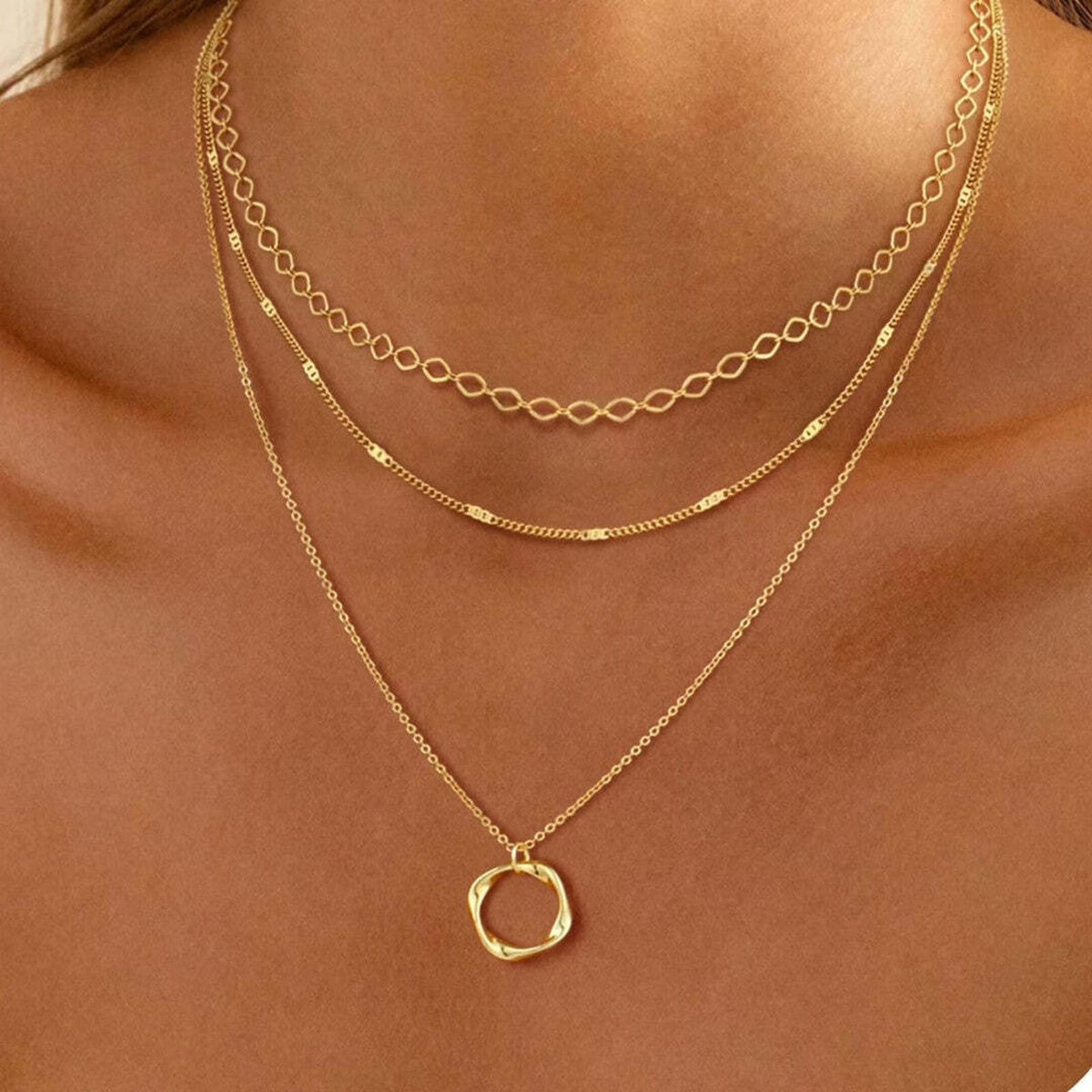 Collar clásico dorado de capas con colgante