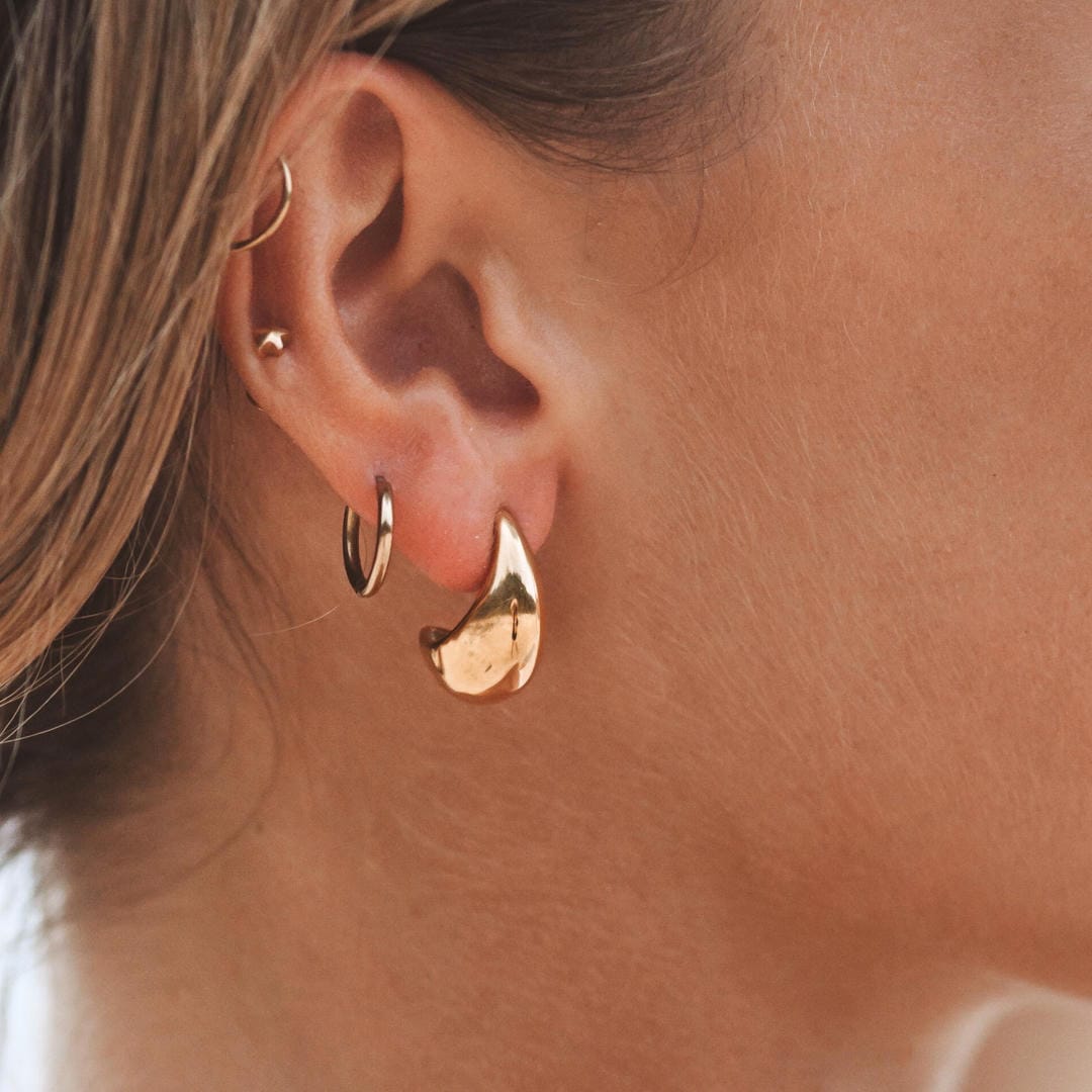Pendientes aro de gota dorados – imagen 4
