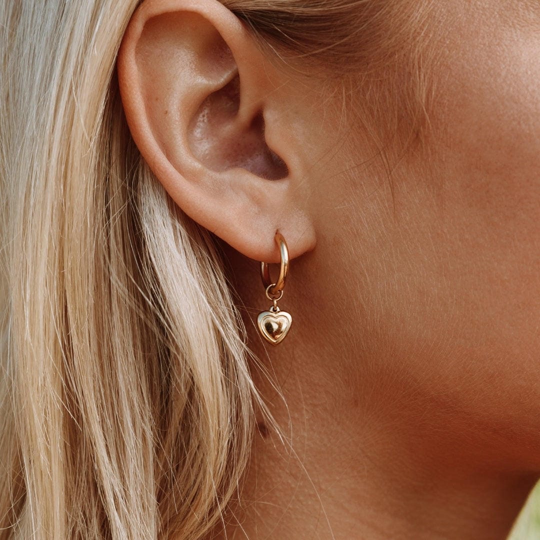 Pendientes de corazón elegantes con brillo