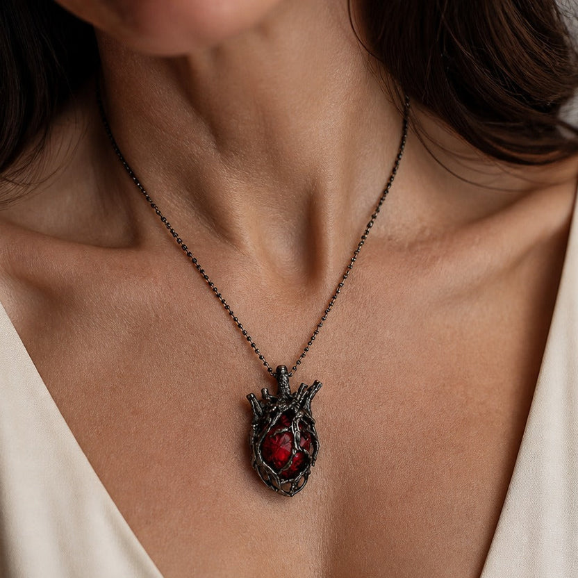 Colgante corazón anatómico carmesí