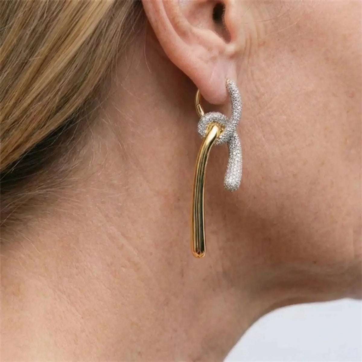 Pendientes halo de Helena con circonitas anudadas – imagen 2