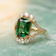 Anillo protagonista luminoso de brillo cálido