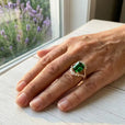 Anillo protagonista luminoso de brillo cálido – imagen 3
