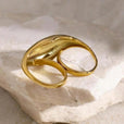 Anillo doble dorado atemporal – imagen 7
