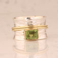 Anillo vintage de doble tono con cara ancha