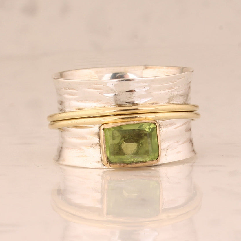 Anillo vintage de doble tono con cara ancha