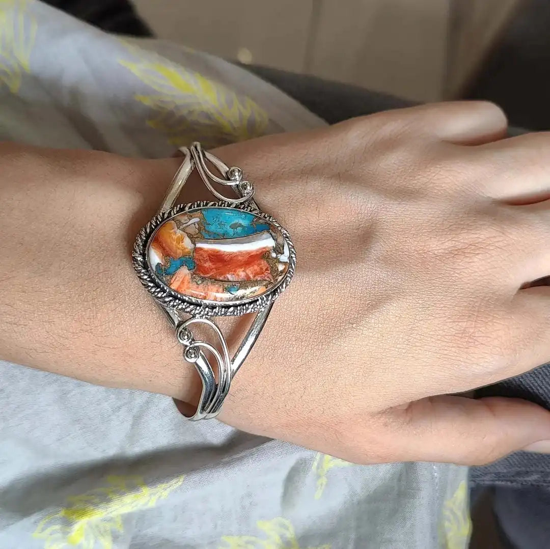 Pulsera vibrante con incrustaciones de piedras preciosas – imagen 3