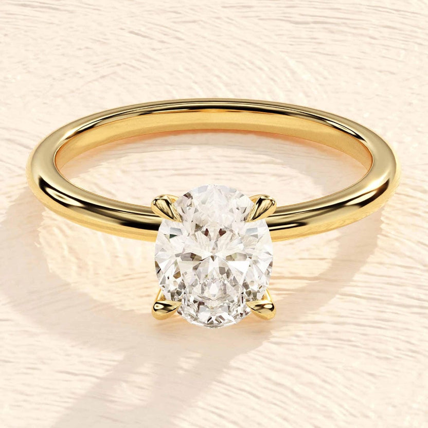 Anillo solitario clásico de talla ovalada