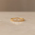 Anillo minimalista con piedra baguette – imagen 2