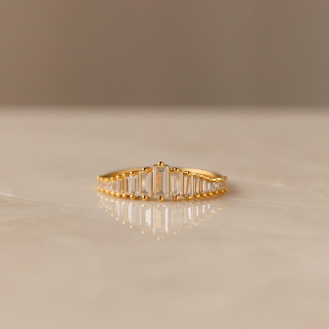 Anillo minimalista con piedra baguette – imagen 2