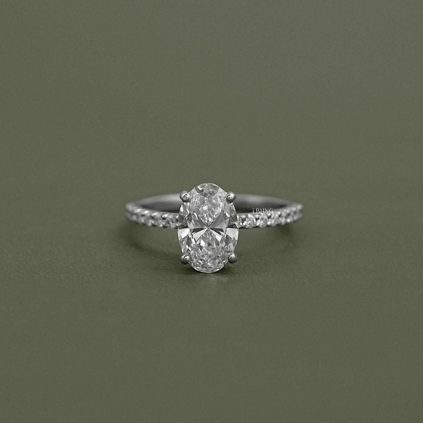 Anillo elegante de talla ovalada