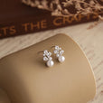 Pendientes de perlas de agua dulce en racimo floral – imagen 5