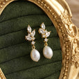 Pendientes largos de perlas en forma de hoja – imagen 2
