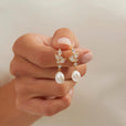 Pendientes largos de perlas en forma de hoja – imagen 3
