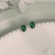 Pendientes ovalados de esmeralda Verdant