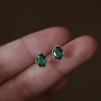 Pendientes ovalados de esmeralda Verdant – imagen 2